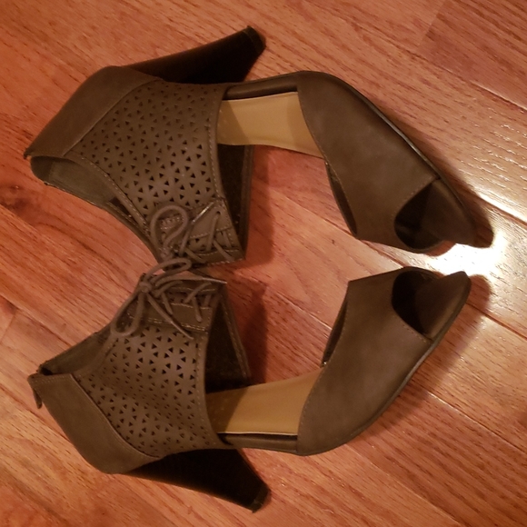 Shoes - Picture 3 of 3